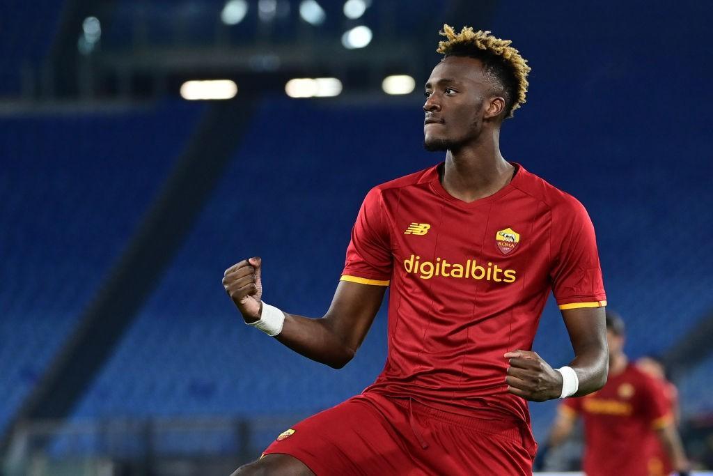 Abraham esulta dopo il gol del vantaggio col Lecce (As Roma via Getty Images)