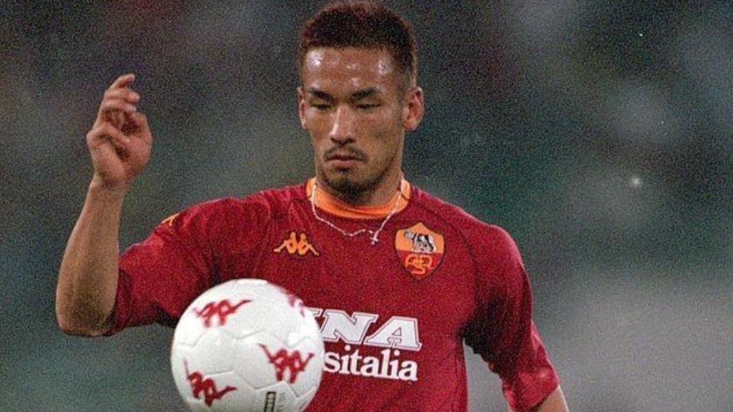 Hidetoshi Nakata durante una partita con la maglia della Roma