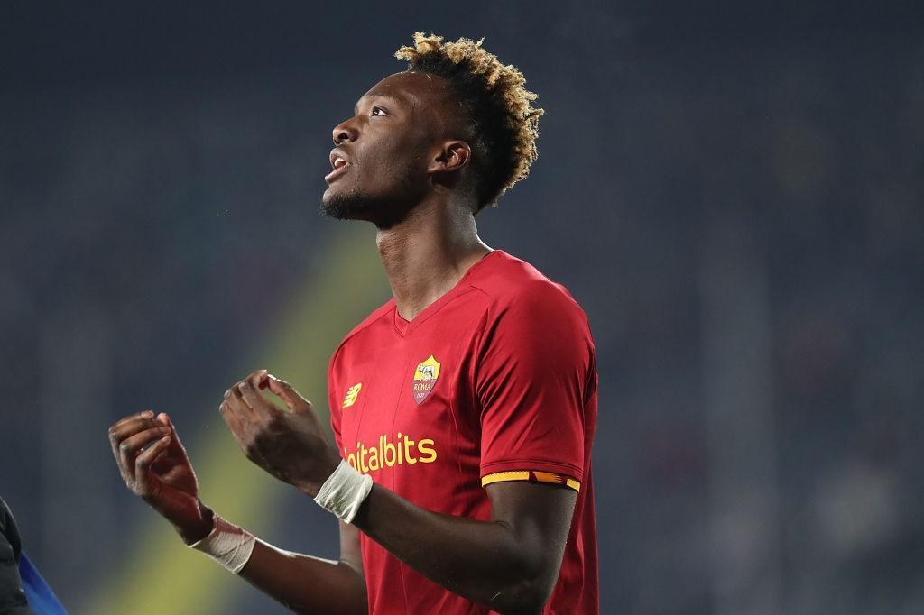 Abraham in campo contro l'Empoli al Castellani (As Roma via Getty Images)