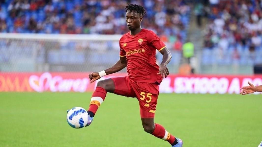 Darboe con la maglia giallorossa (As Roma via Getty Images)