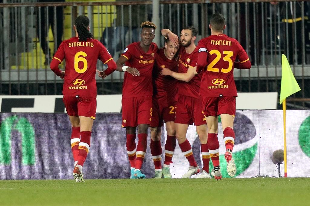 La Roma esulta dopo il gol all'Empoli (Getty Images)