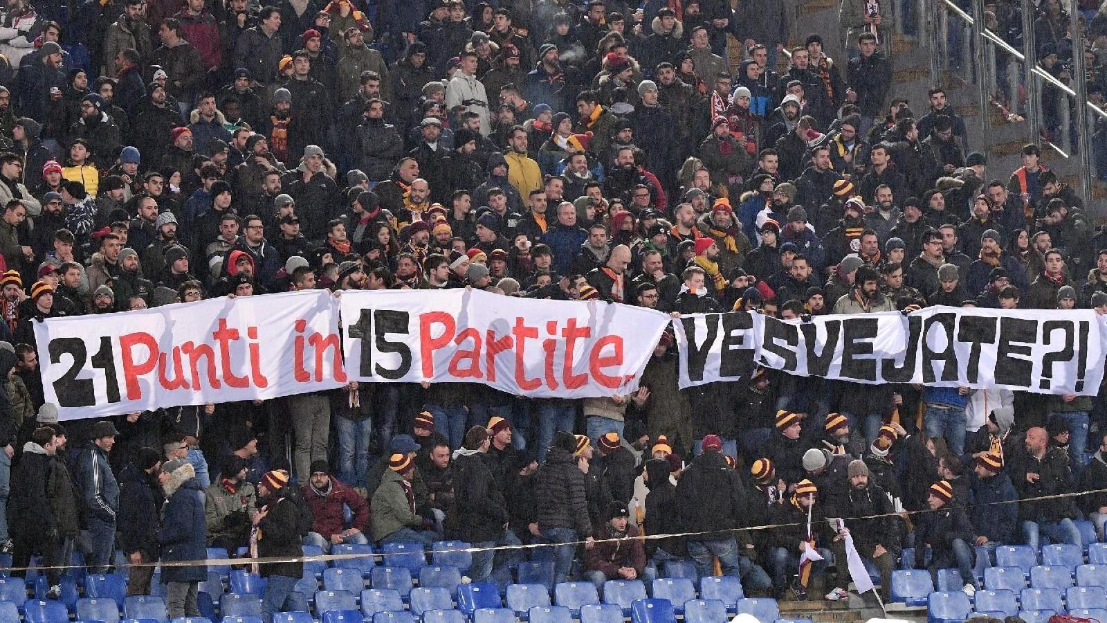 Lo striscione esposto durante Roma-Genoa, di LaPresse