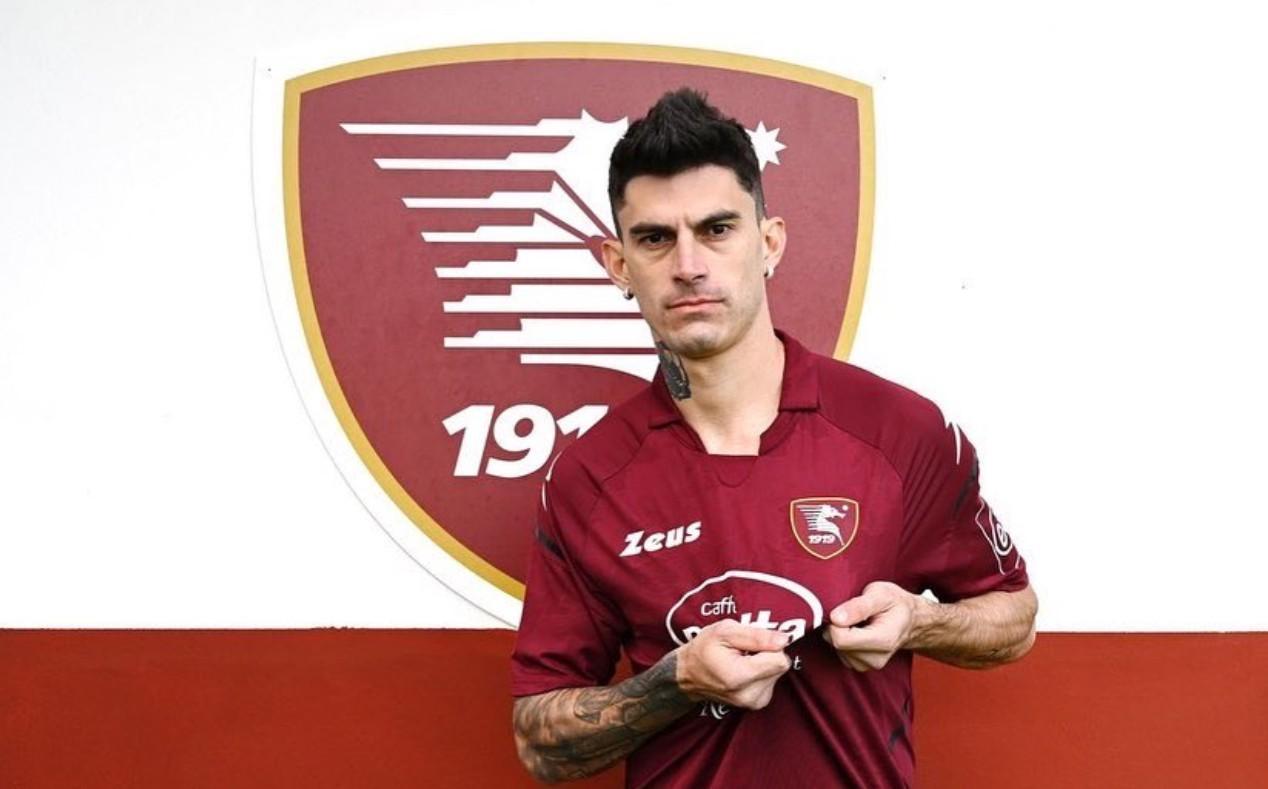 Perotti con la maglia della Salernitana