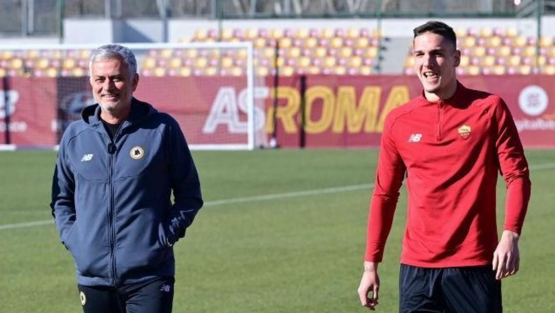 Zaniolo e Mourinho a Trigoria (As Roma via Getty Images)