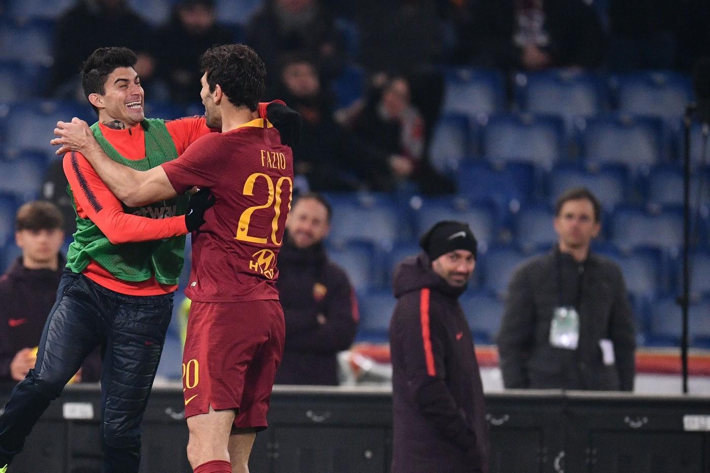 L\'abbraccio tra Fazio e Perotti, di LaPresse