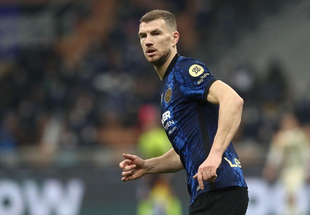 Dzeko al San Siro con la maglia dell'Inter (Getty Images)