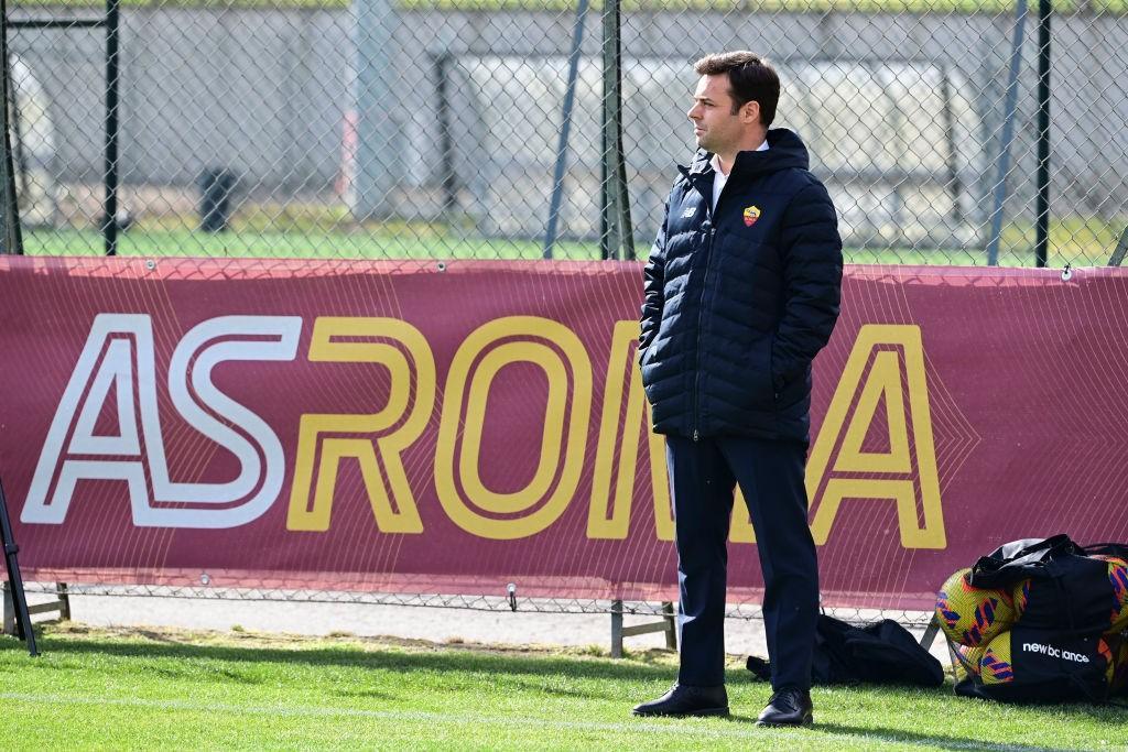 Tiago Pinto osserva l\'allenamento della squadra (AS Roma via Getty Images)