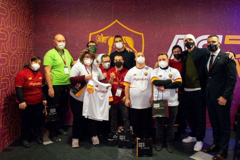 I ragazzi della Locanda dei Girasoli con Spinazzola, Pellegrini e Pastorella (As Roma via Getty Images)