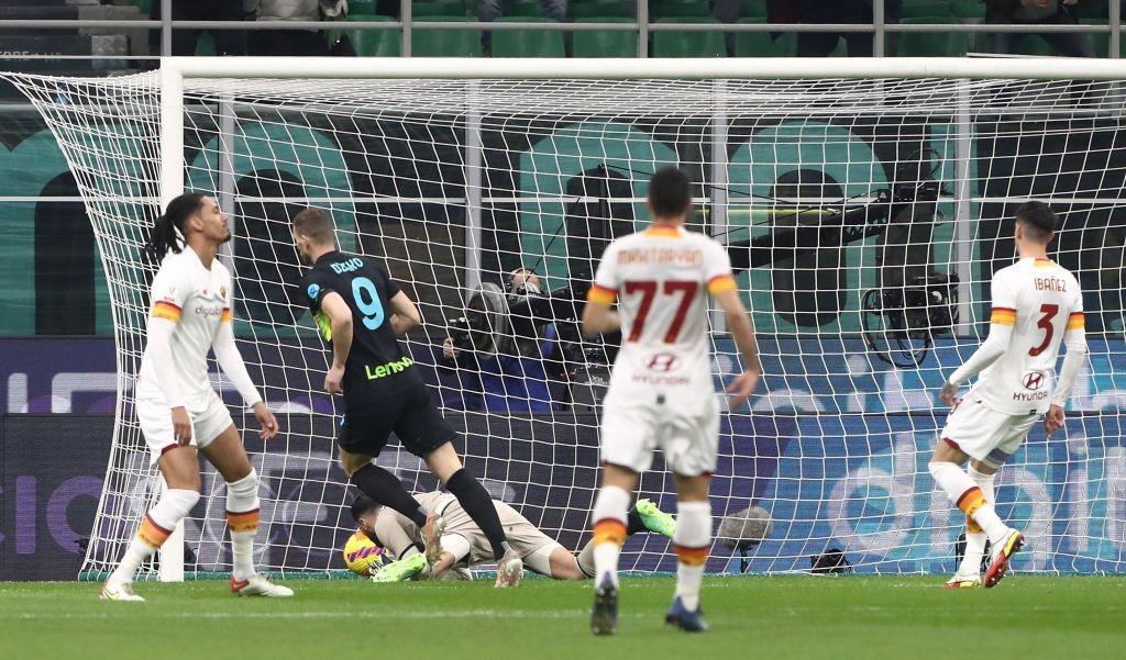 Lo sconforto giallorosso dopo il gol di Dzeko in Coppa Italia (Getty Images)