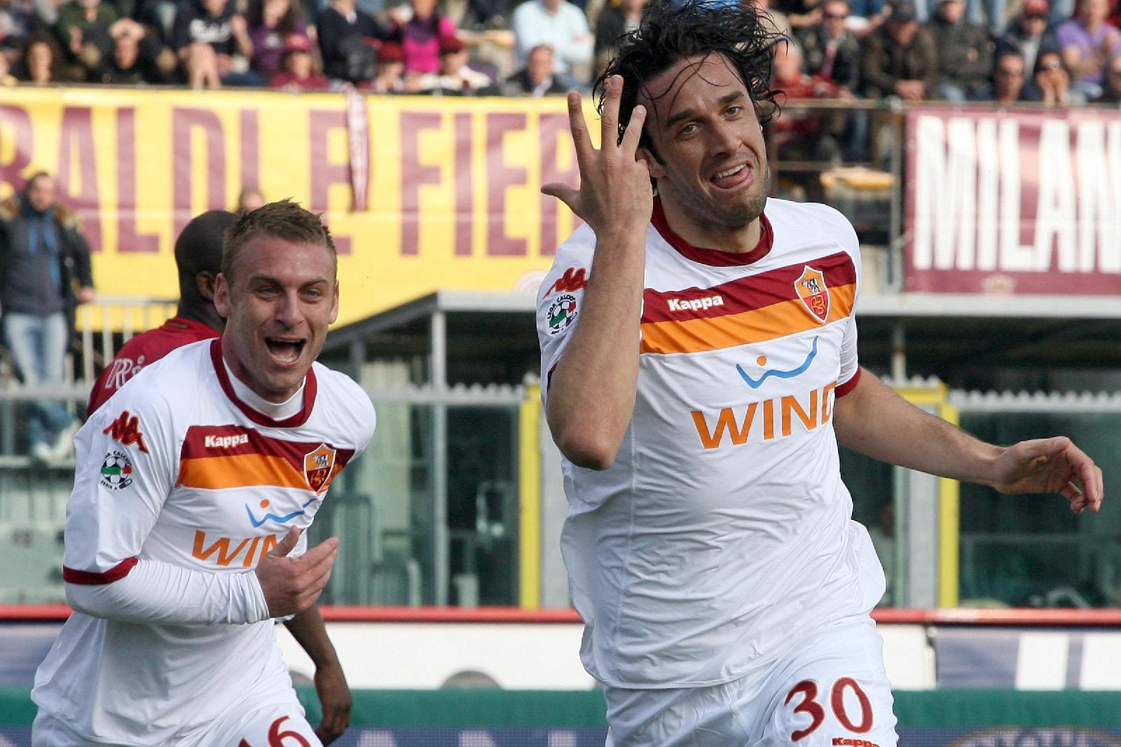 Luca Toni con la maglia giallorossa, di LaPresse