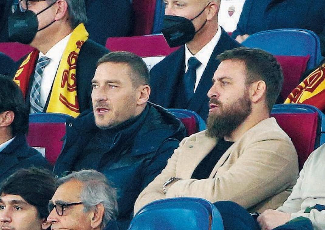 Totti e De Rossi in tribuna ieri sera, di Mancini