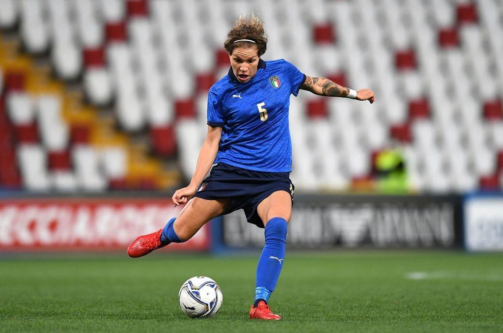 Elena Linari con la maglia azzurra