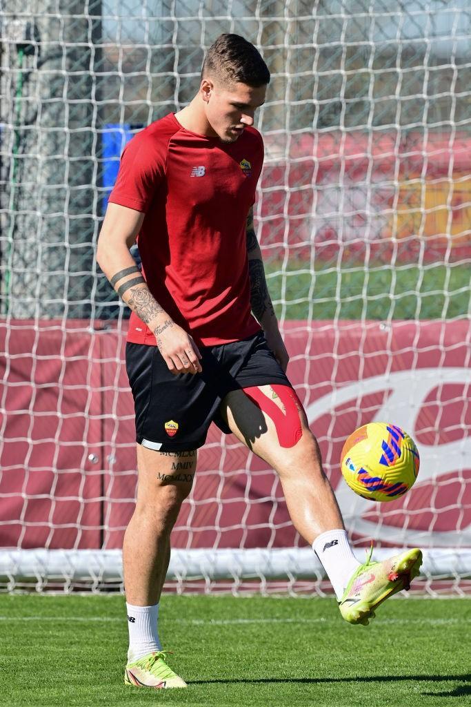 Zaniolo palleggia  (As Roma via Getty Images)