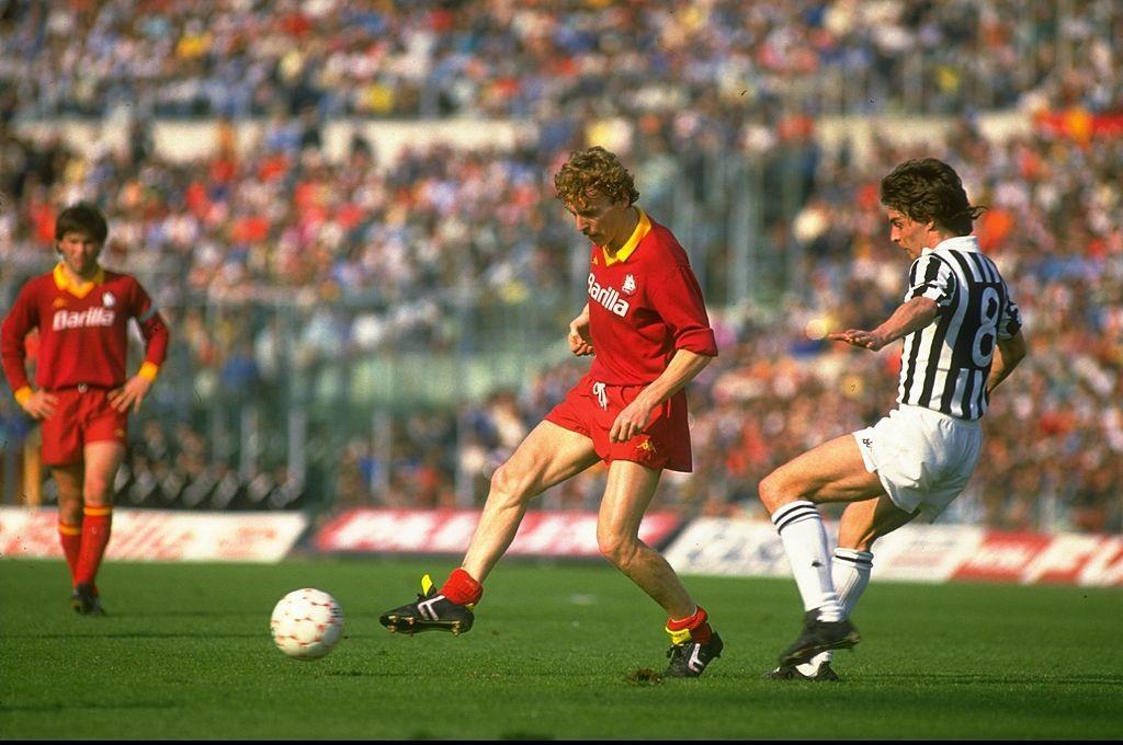 Zbigniew Boniek con la maglia della Roma (Getty Images)