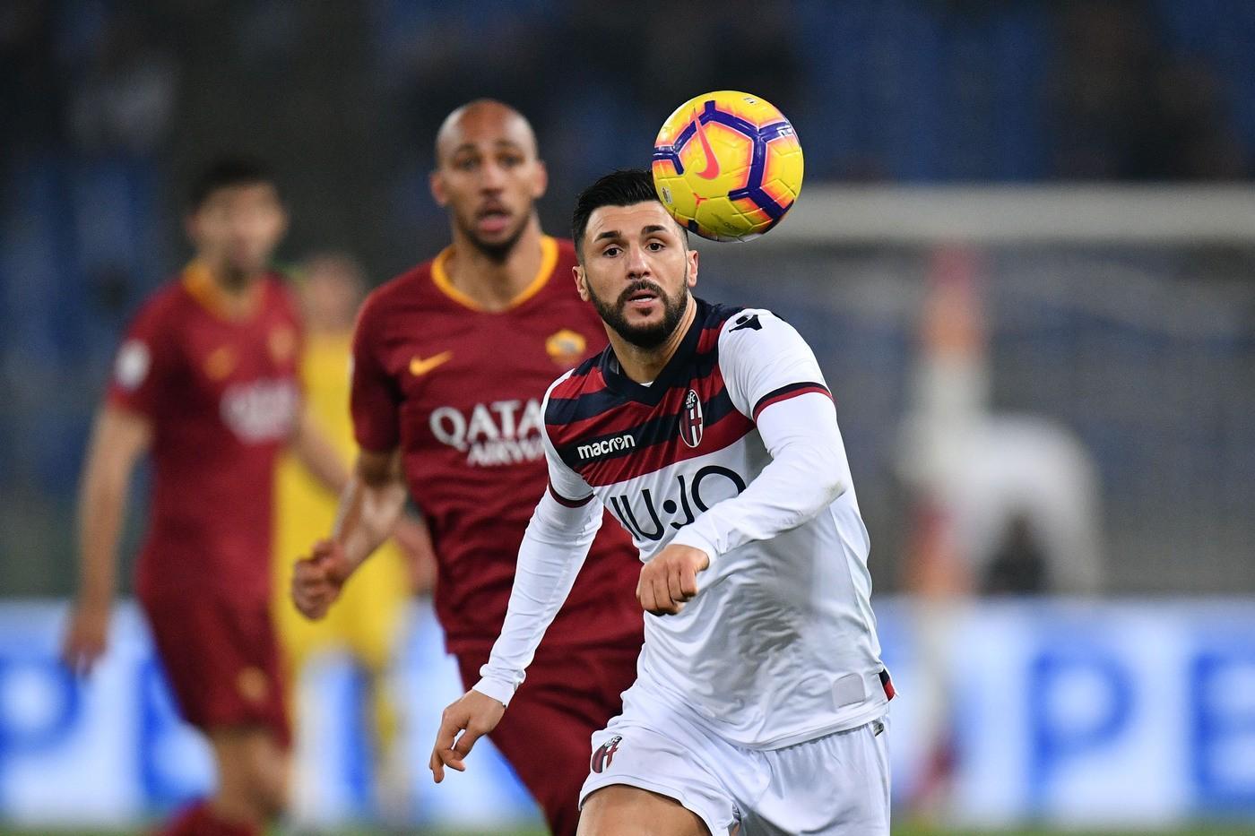 Roberto Soriano in campo all'Olimpico, di LaPresse