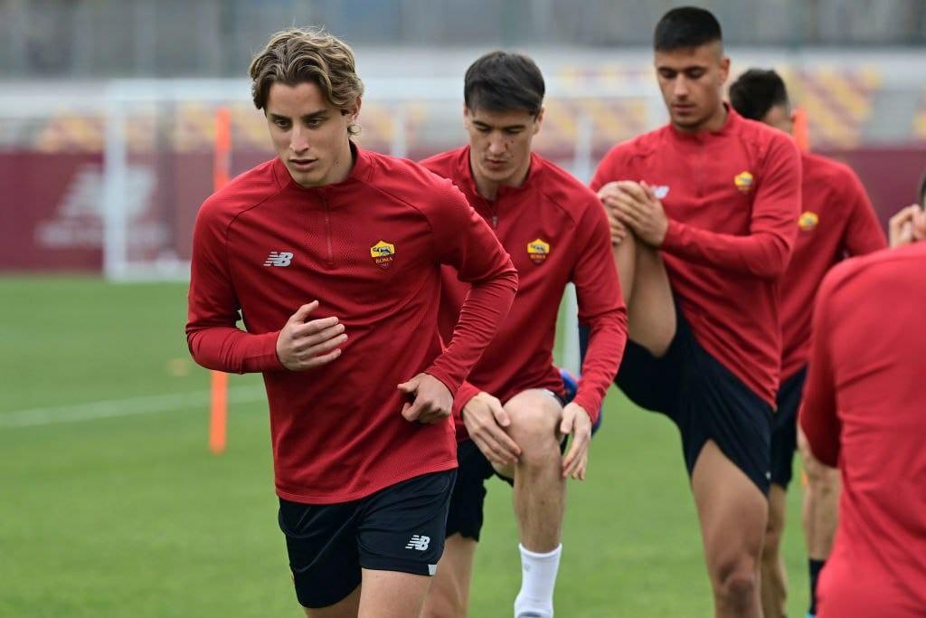 Edoardo Bove, Eldor Shomurodov e Dimitrios Keramitsis (AS Roma via Getty Images)