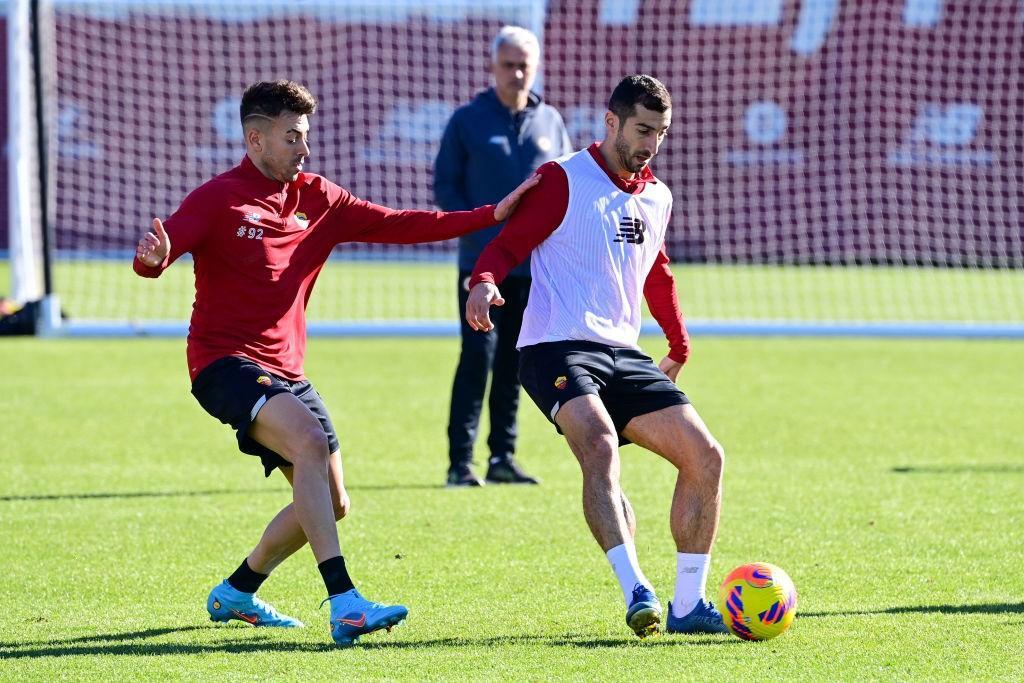 El Shaarawy e Mkhitaryan a Trigoria (AS Roma via Getty Images)