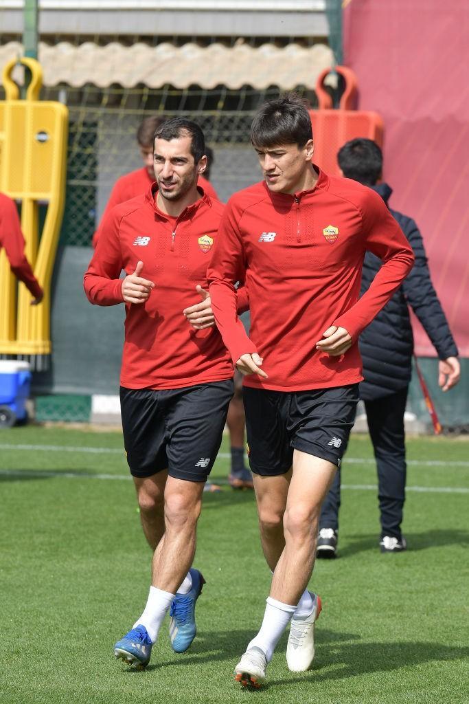 Mkhitaryan e Shomurodov a Trigoria (AS Roma via Getty Images)