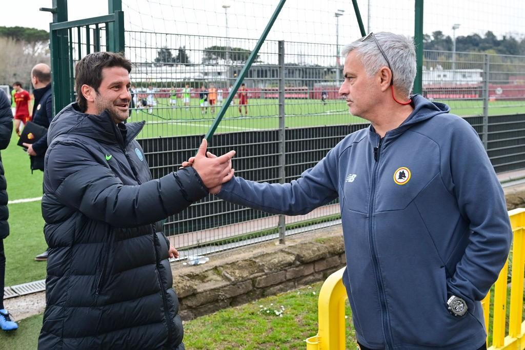 Jose Mourinho e Chivu (As Roma via Getty Images)