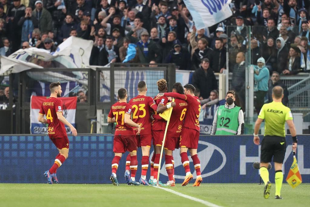 L\'esultanza dei calciatori dopo la rete del 2-0 (As Roma via Getty Images)