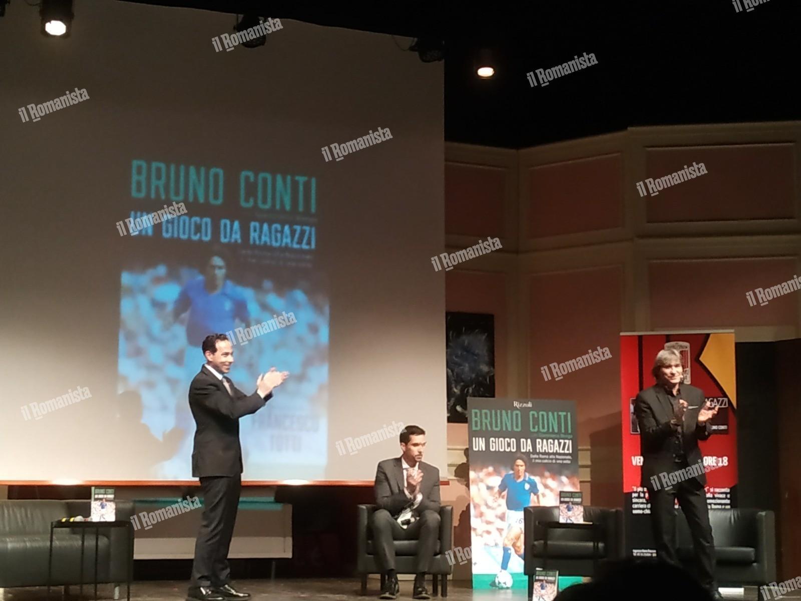 Da sinistra, Matteo Vespasiani, Giammarco Menga e Bruno Conti sul palco del teatro Manzoni a Roma