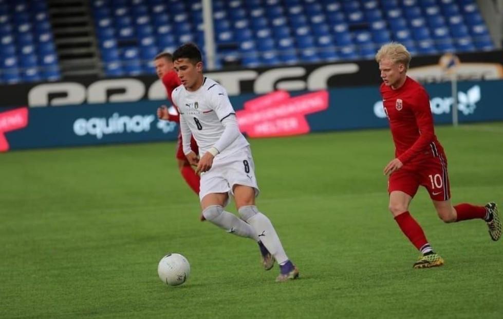 Volpato con l'Italia Under 20 (foto dal profilo Instagram @cristianvolpato)