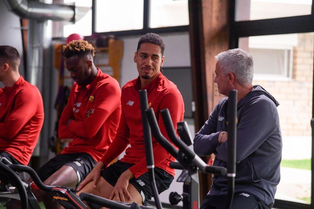 Smalling a colloquio con Mourinho (AS Roma via Getty Images)