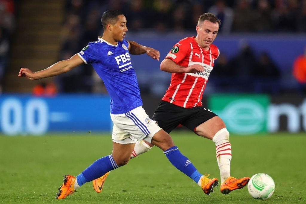 Tielemans a contrasto con Gotze (Getty Images)