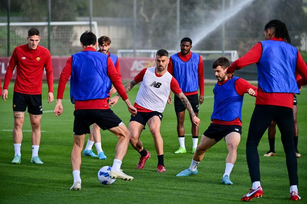 Leonardo Spinazzola al primo allenamento con il gruppo (AS Roma via Getty Images)