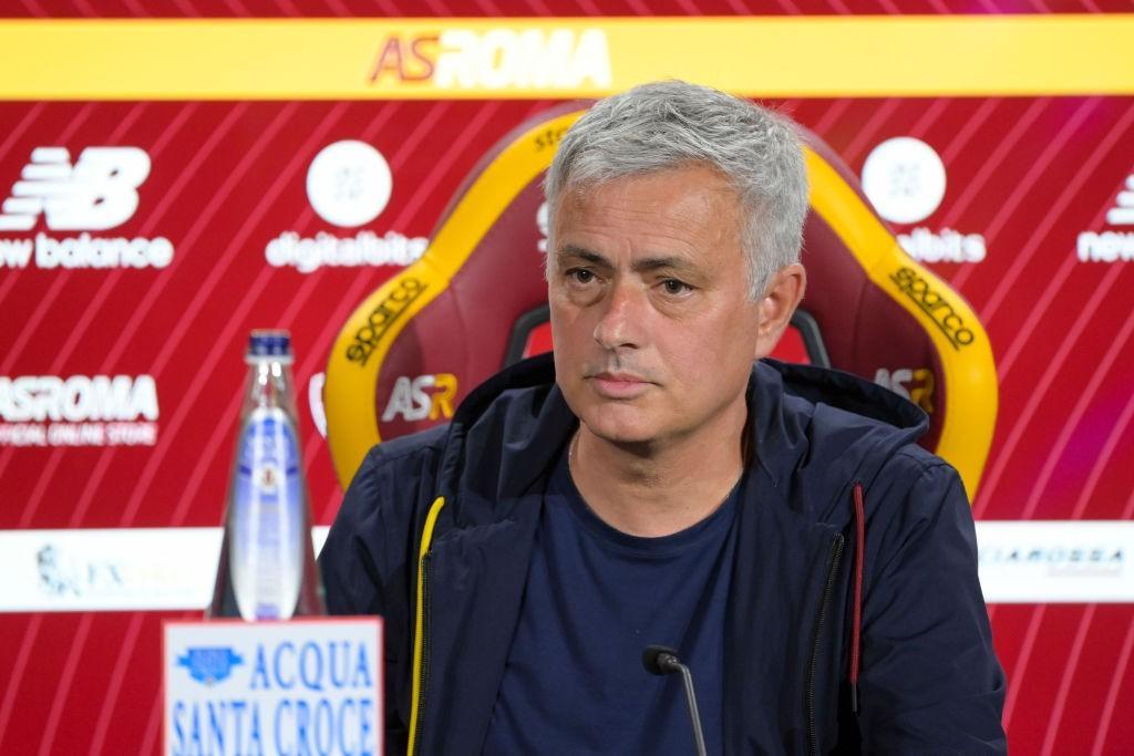 Mou in conferenza stampa (As Roma via Getty Images)