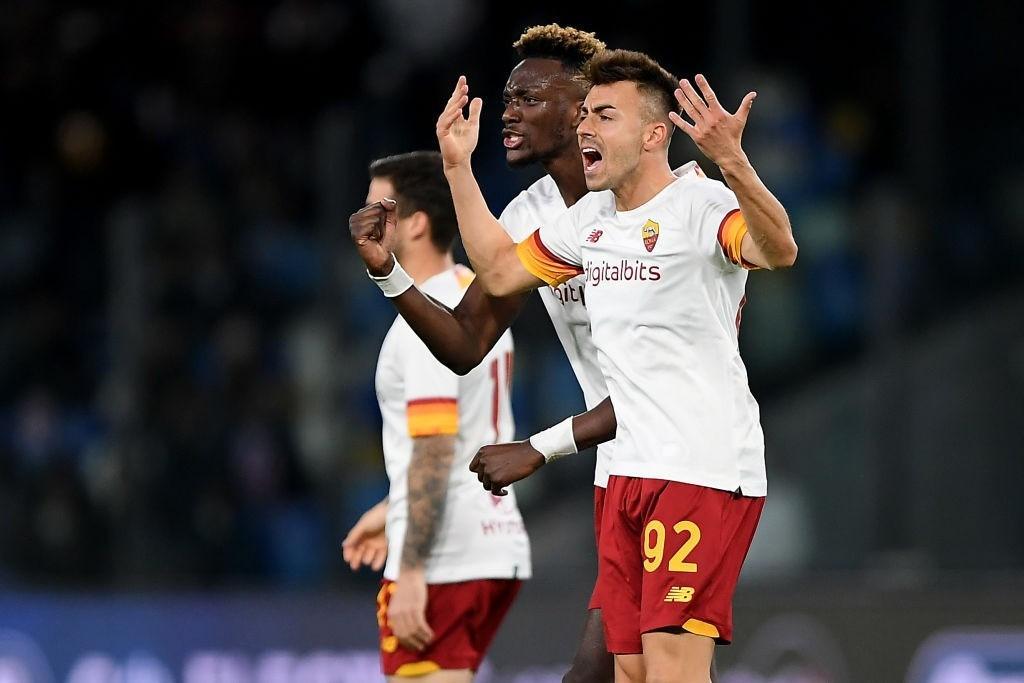 L'esultanza di El Shaarawy dopo il gol del pareggio (AS Roma via Getty Images)