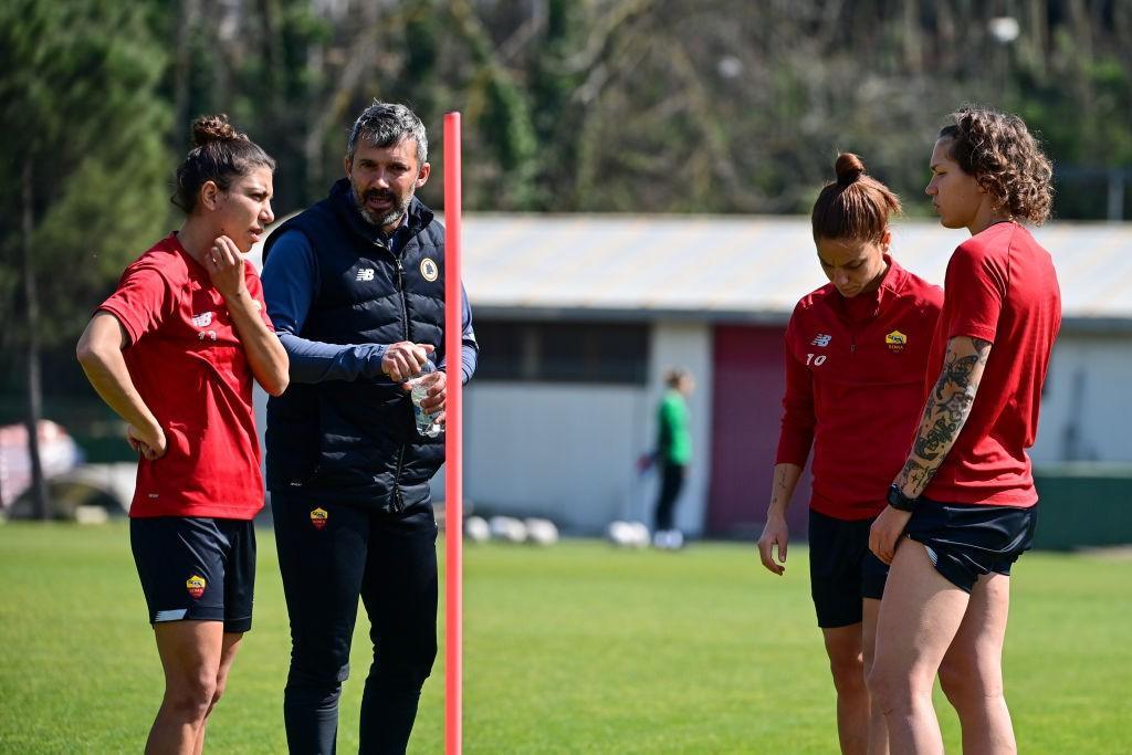 Le giallorosse in allenamento (As Roma via Getty Images)