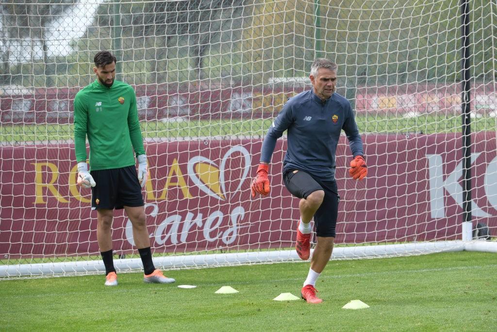 Il preparatore dei portieri, Nuno Santos, con Fuzato (As Roma via Getty Images)