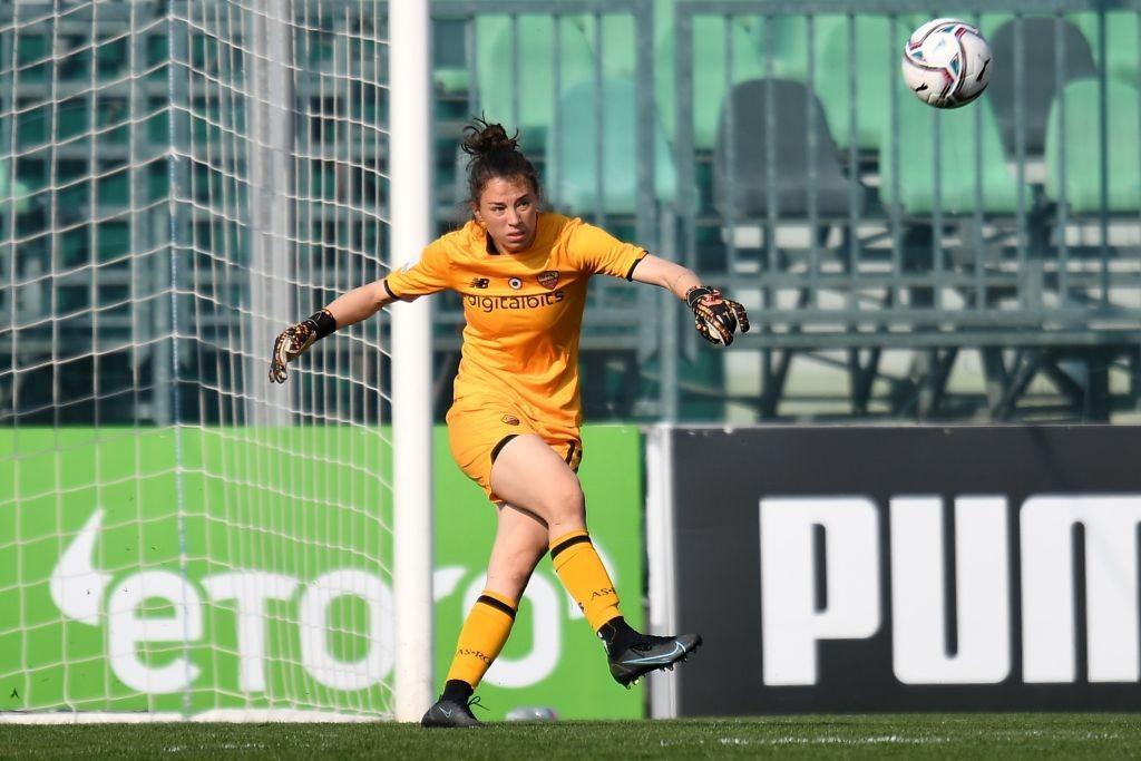 Ceasar durante una partita della Roma Femminile 