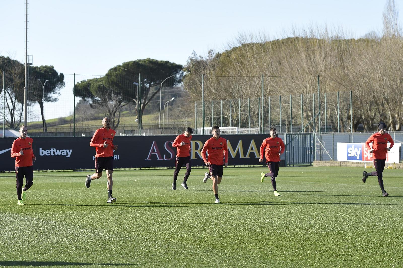 Il gruppo a Trigoria, di LaPresse