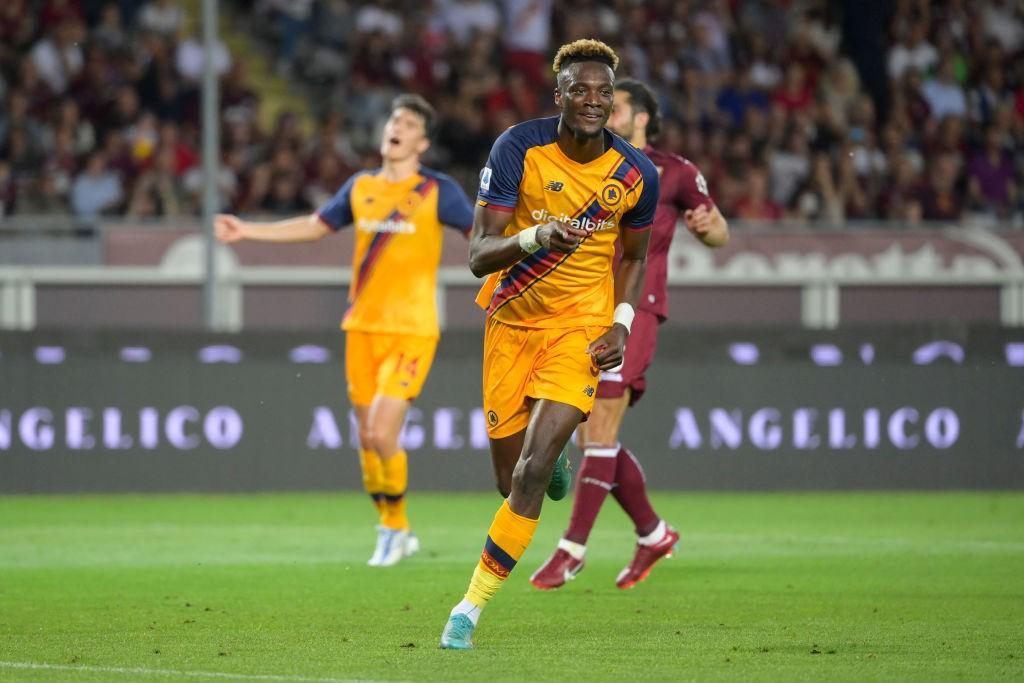 Abraham esulta dopo il rigore del 2-0 sul Torino (As Roma via Getty Images)