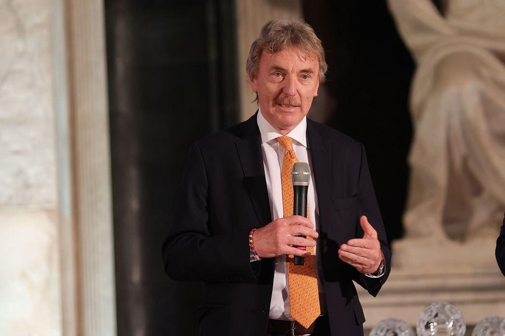 Boniek durante una conferenza stampa