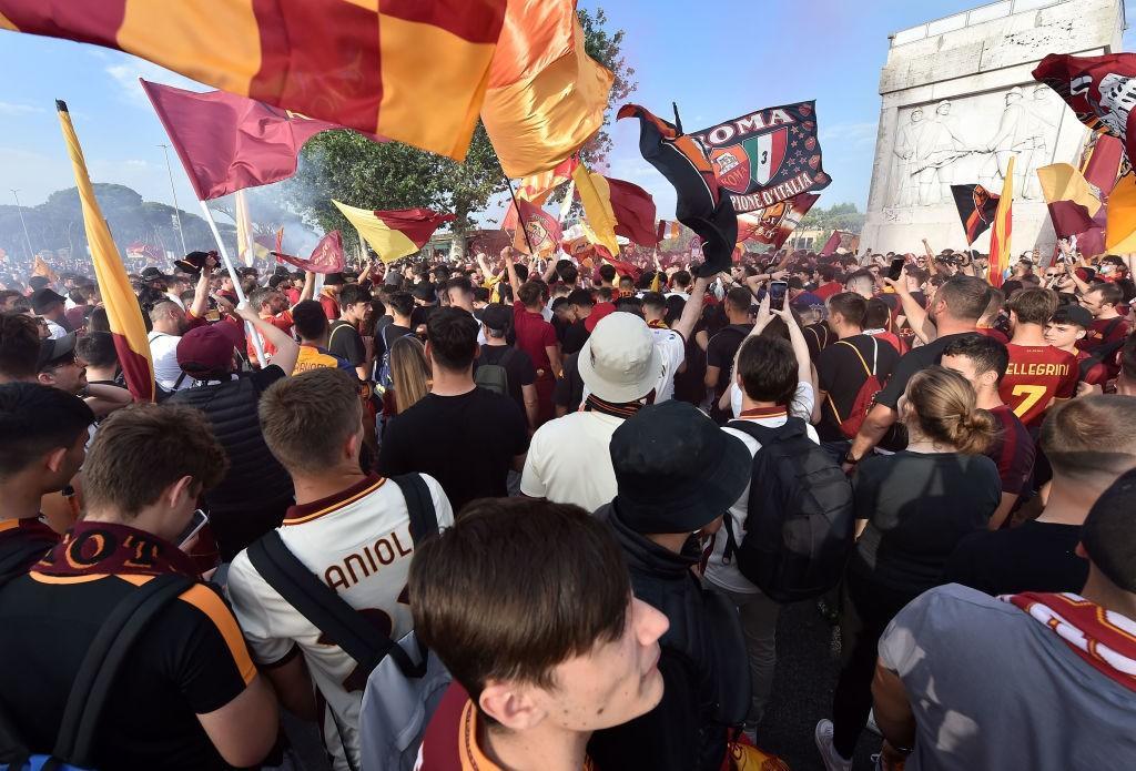 I tifosi giallorossi su Ponte Duca D'Aosta (Getty Images)