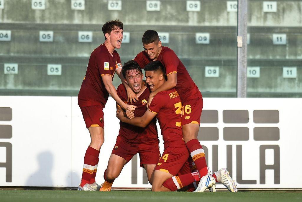 I ragazzi della Primavera esultano dopo il secondo gol (Getty Images)