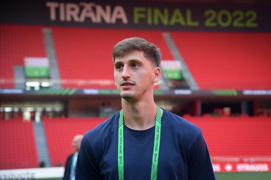 Kumbulla all'Arena Kombetare prima della finale di Conference League (As Roma via Getty Images)