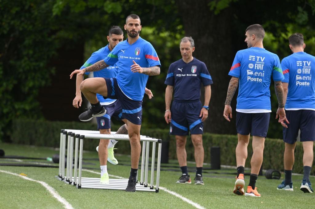 Leonardo Spinazzola al ritiro della Nazionale a Coverciano (Getty Images)