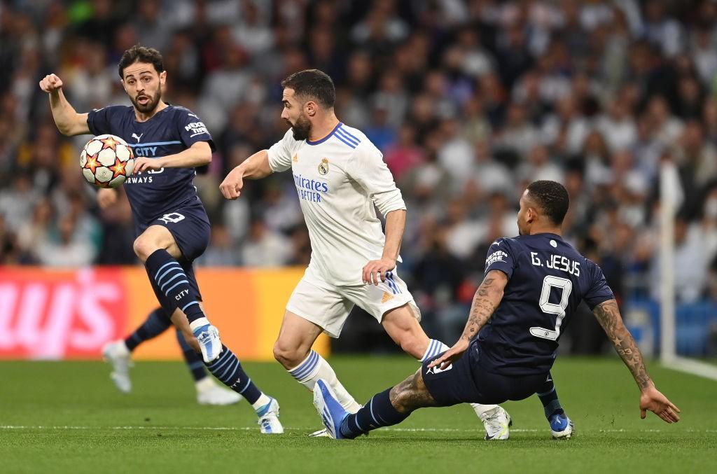 Isco dribbla due giocatori del nel ritorno di semifinale contro il City (Getty Images)