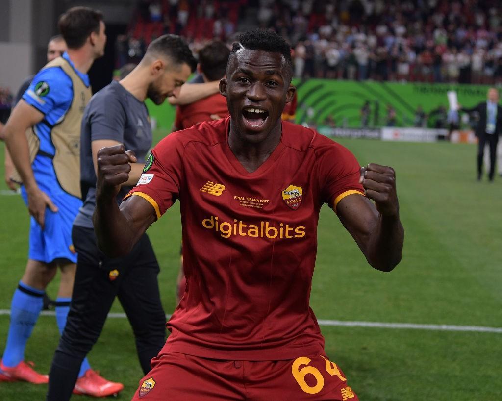 Afena-Gyan festeggia dopo la vittoria della Conference (AS Roma via Getty Images)