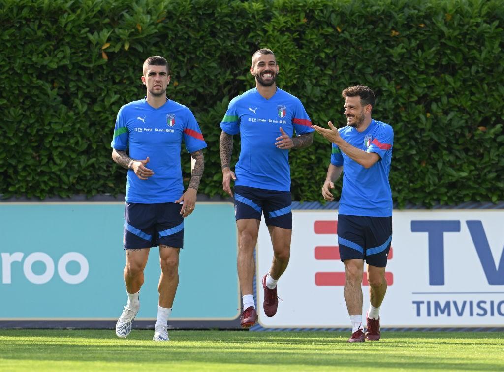 Mancini, Spinazzola e Florenzi durante l'allenamento a Coverciano (Getty Images)