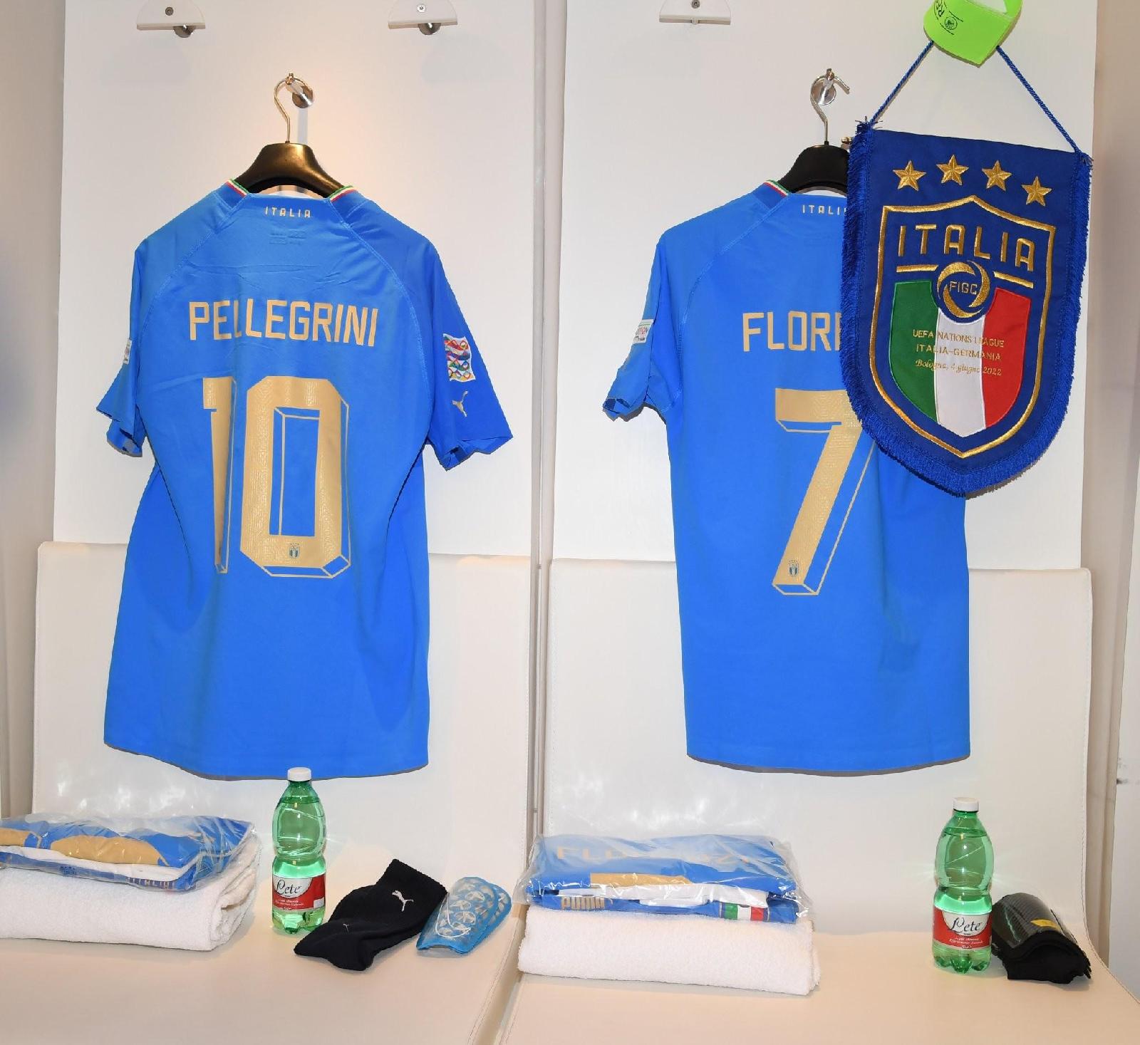 La maglia che indosserà stasera Pellegrini contro la Germania (profilo facebook Nazionale Italiana di Calcio)