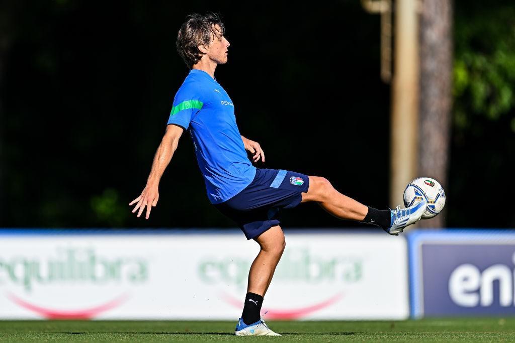 Edoardo Bove in allenamento in maglia Azzurra (Getty Images)