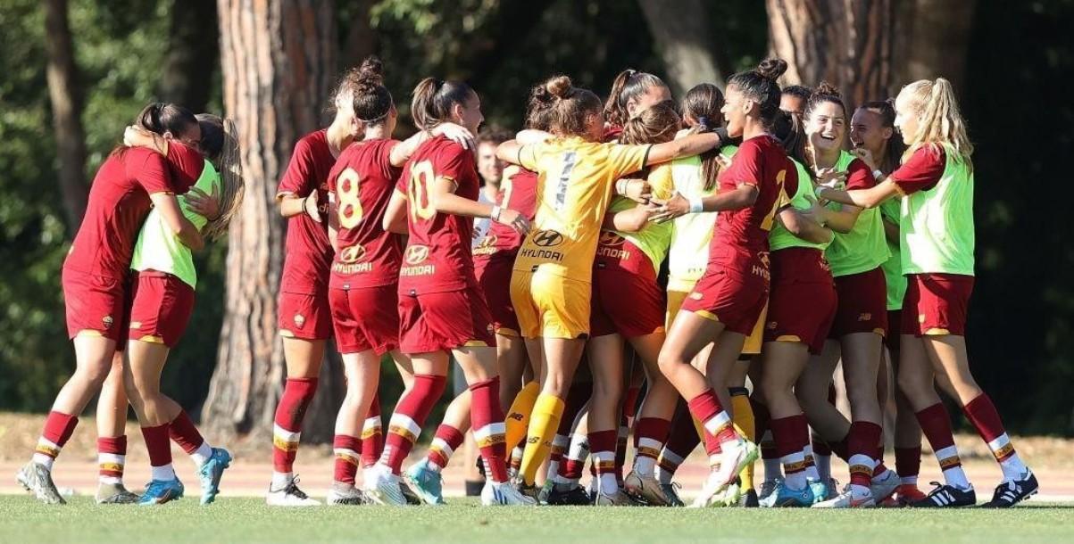 Il gruppo che esulta in occasione del gol (As Roma via getty Images)