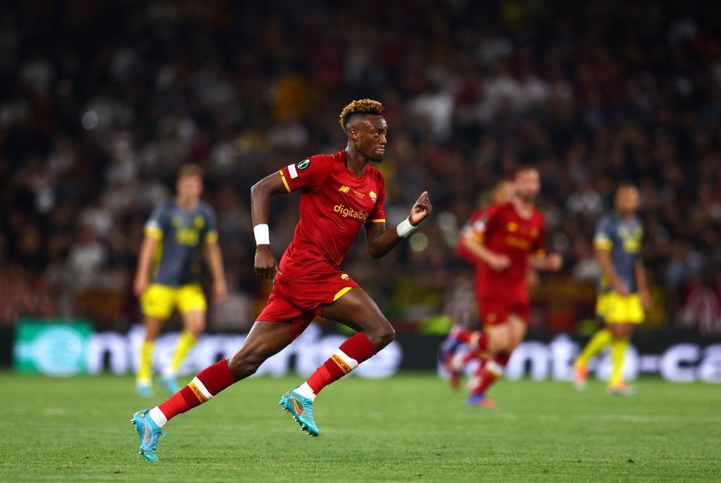 Abraham nella finale di Conference League giocata a Tirana contro il Feyenoord (As Roma via Getty Images)