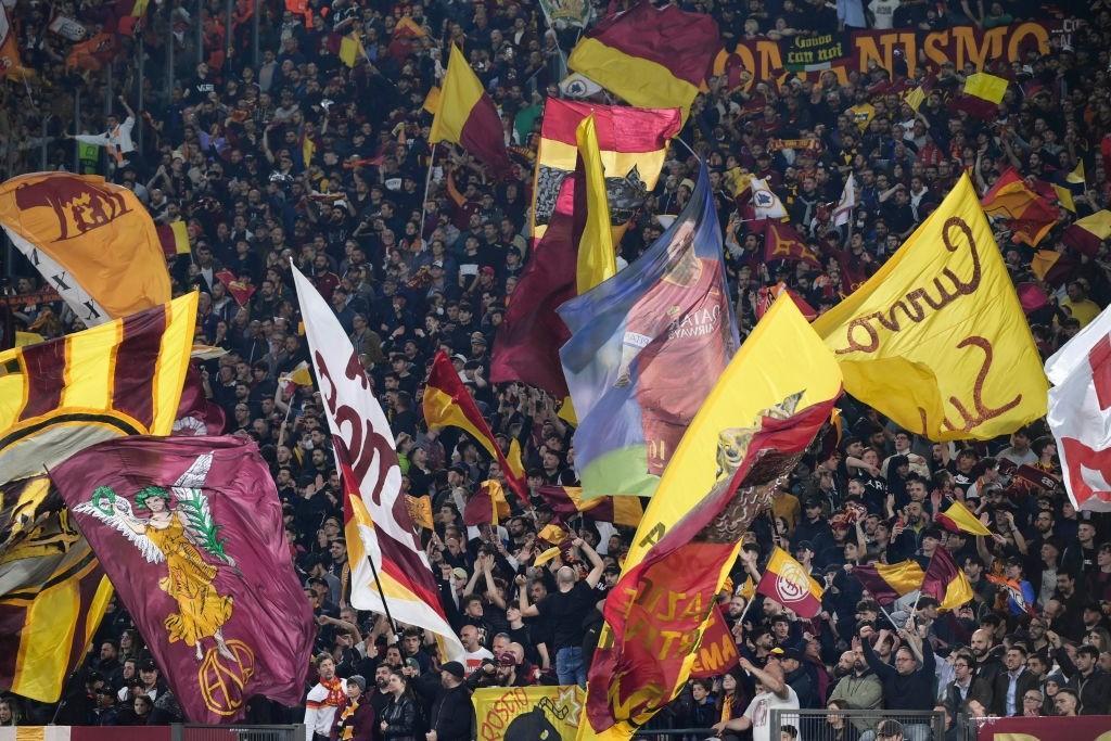 La Curva Sud dello stadio Olimpico durante la semifinale contro il Leicester (As Roma via Getty Images)