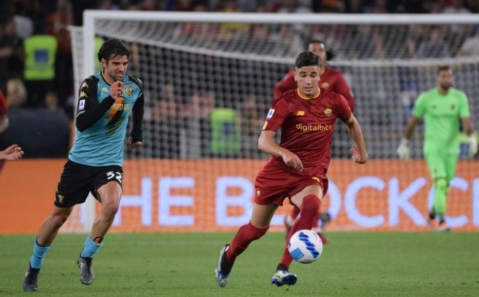 Volpato in azione con la prima squadra, contro il venezia (As Roma via Getty Images)